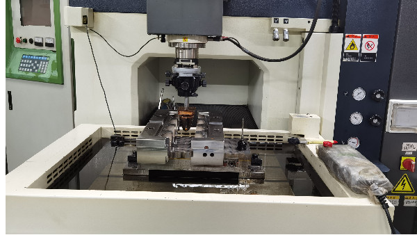 世邦告訴你注塑模具加工的分類都有哪些？