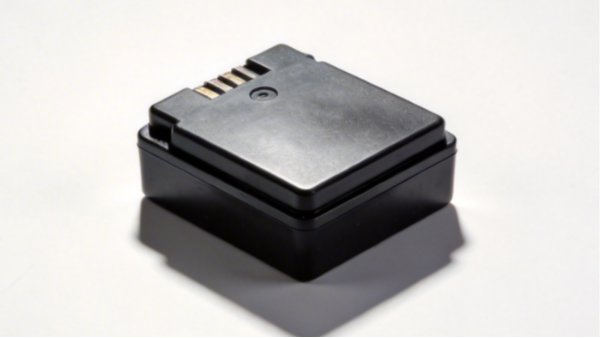 霍爾木茲海峽的炮聲,讓電池上蓋模具廠家更忙了