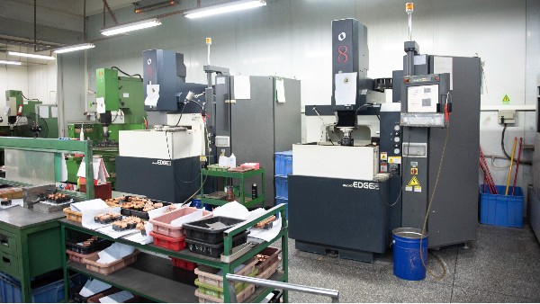 塑膠模具制造結(jié)構會造成注塑件成型加工缺陷嗎？