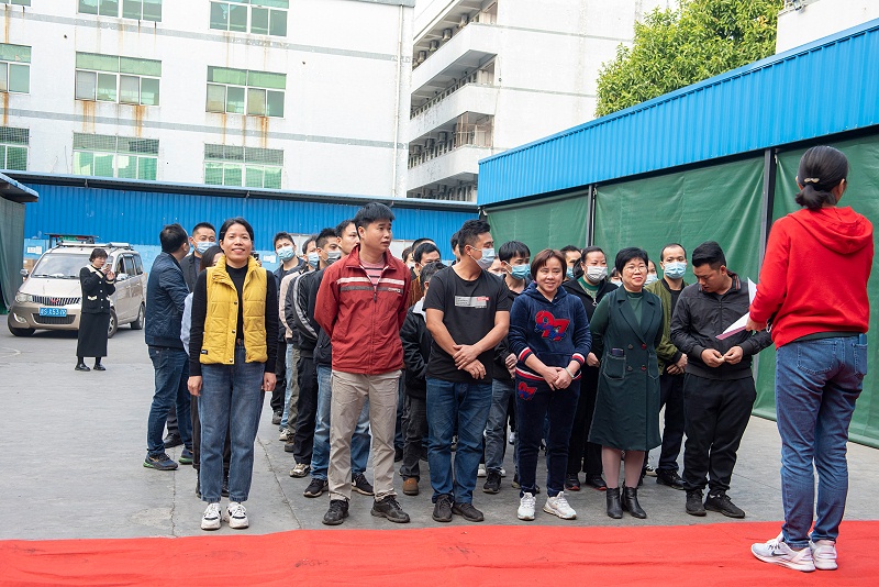 人事鄒經(jīng)理主持會(huì)議